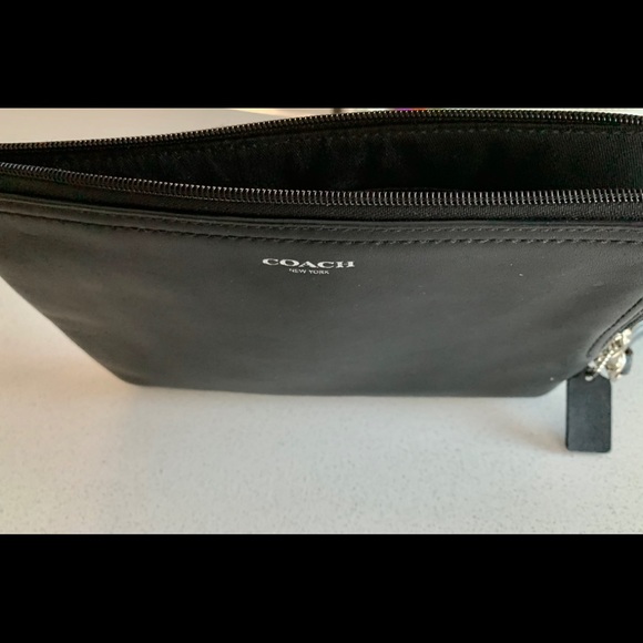 Coach zip around wallet Telefon wristlet  8 1/2”x6 1/2” - Picture 2 of 11